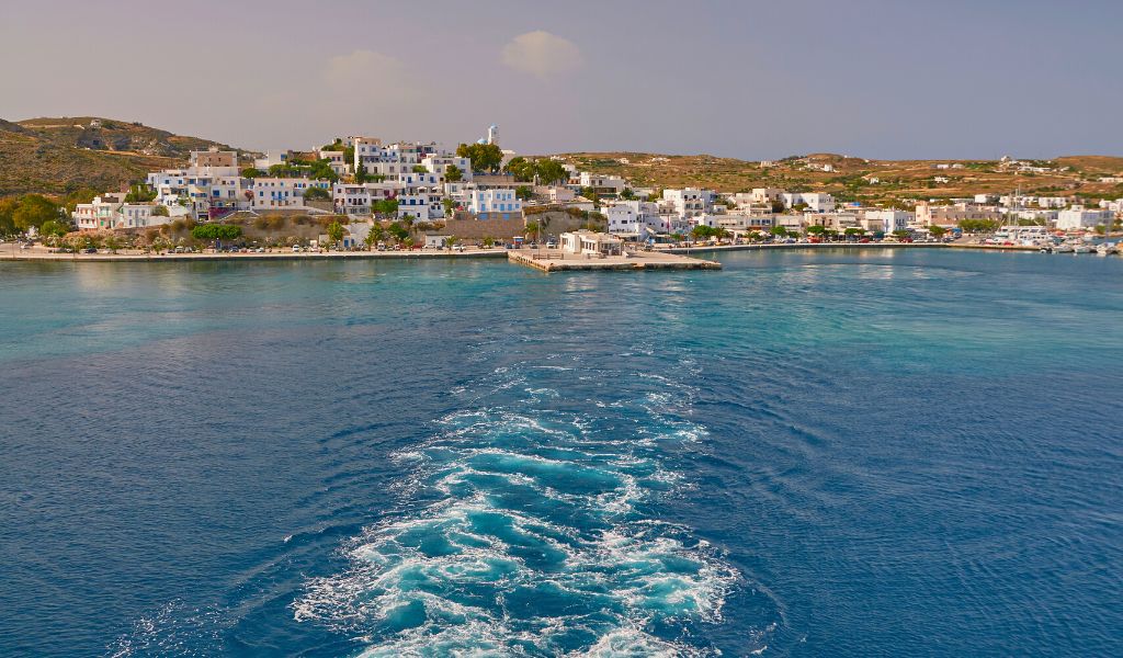 Travelling from Milos to Mykonos